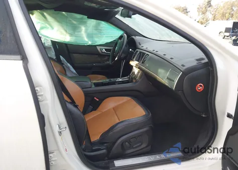 2010 Jaguar Xf Xfr z USA, uszkodzony, nr VIN SAJWA0JC1AMR53957